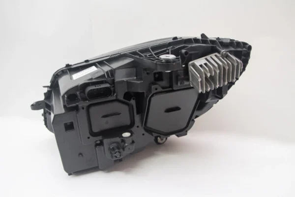 Mercedes C300 C-Class 2015-2018 OEM Right Passenger Side LED Headlight - Image 9