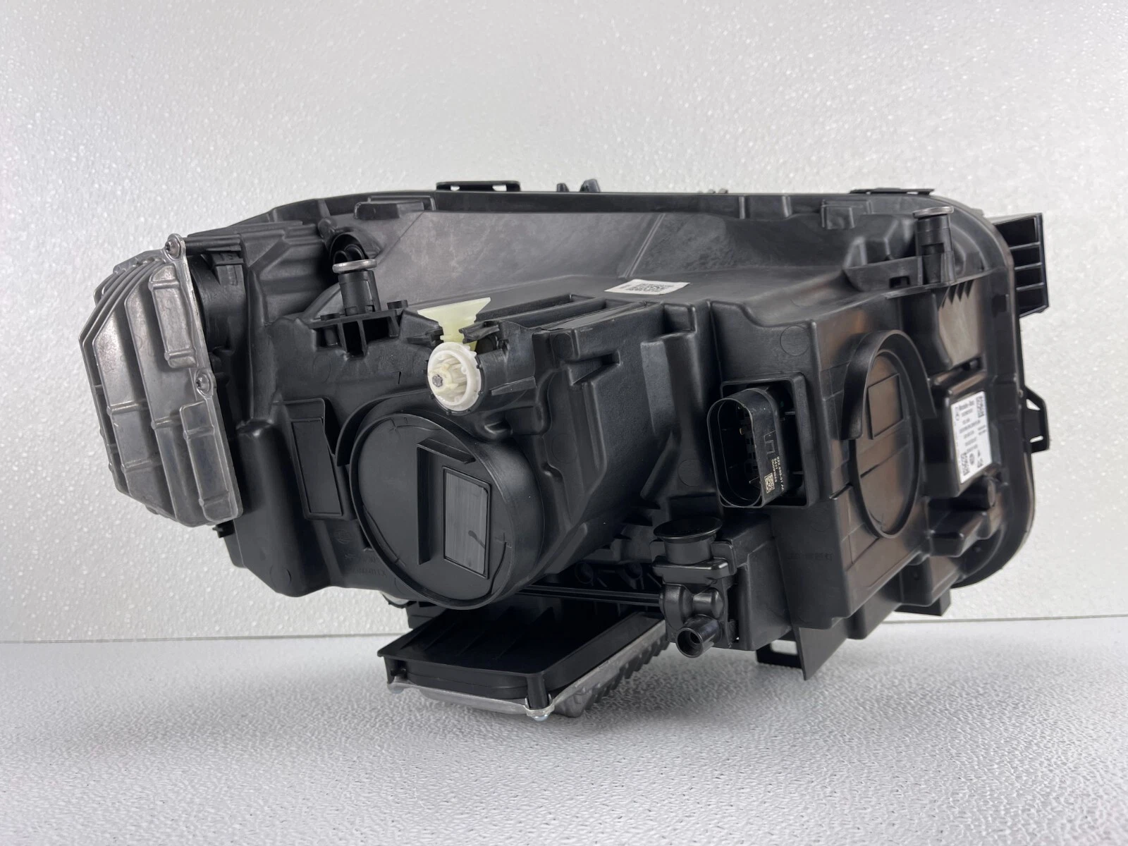Mercedes-Benz GLB 2020-2022 OEM Left Driver Side Headlight - Image 3