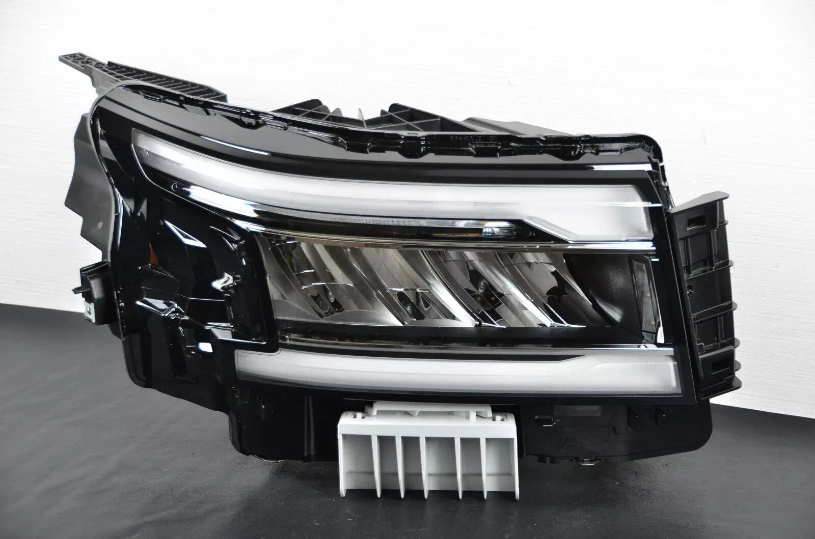 Nissan Frontier 2022-2025 OEM Right Passenger Side Headlight