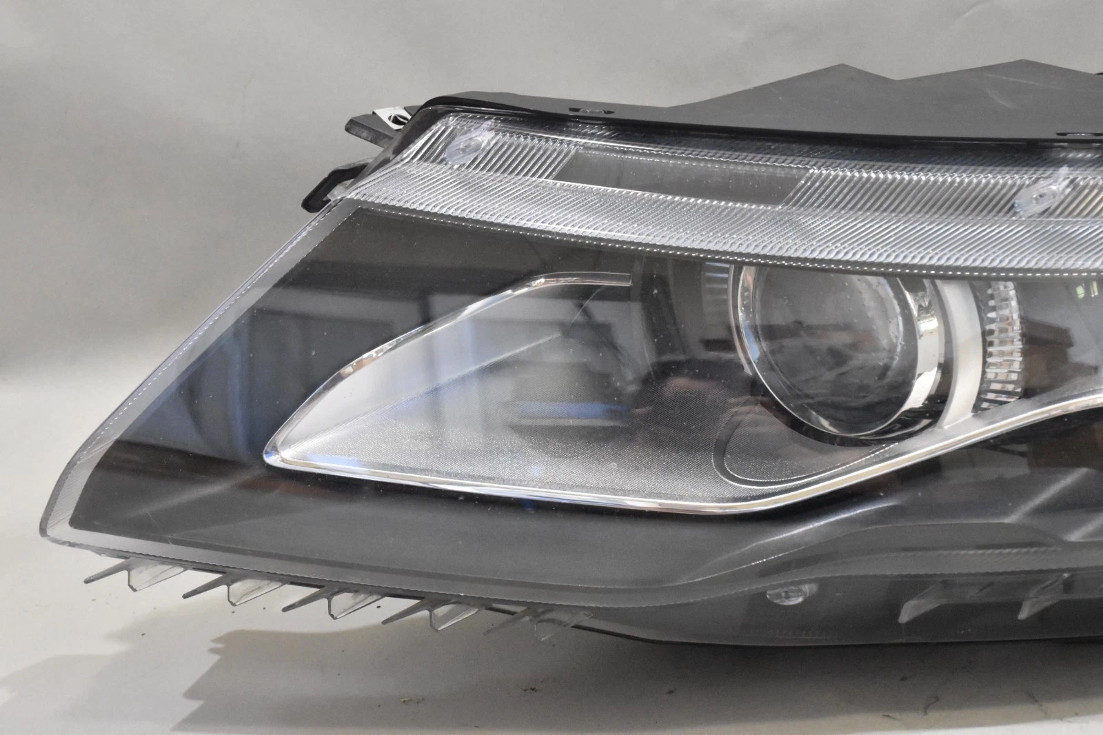 Chevrolet Volt 2011-2015 OEM Left Driver Side Headlight - Image 2