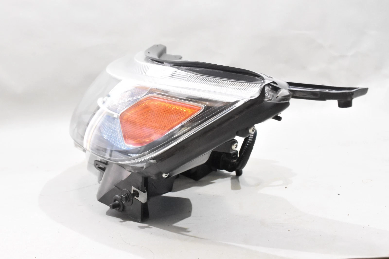 Chevrolet Volt 2011-2015 OEM Left Driver Side Headlight - Image 5