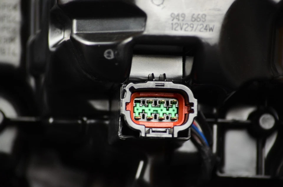 Nissan Altima 2019-2022 OEM Right Passenger Side Headlight - Image 10