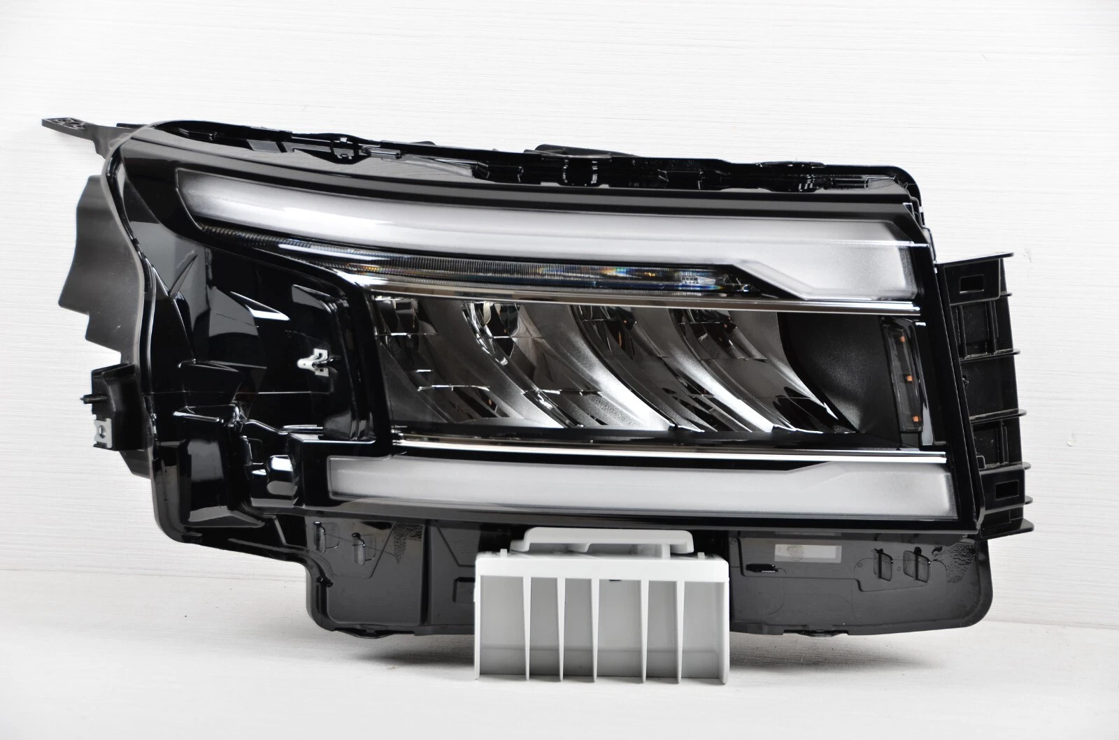 Nissan Frontier 2022-2025 OEM Right Passenger Side Headlight