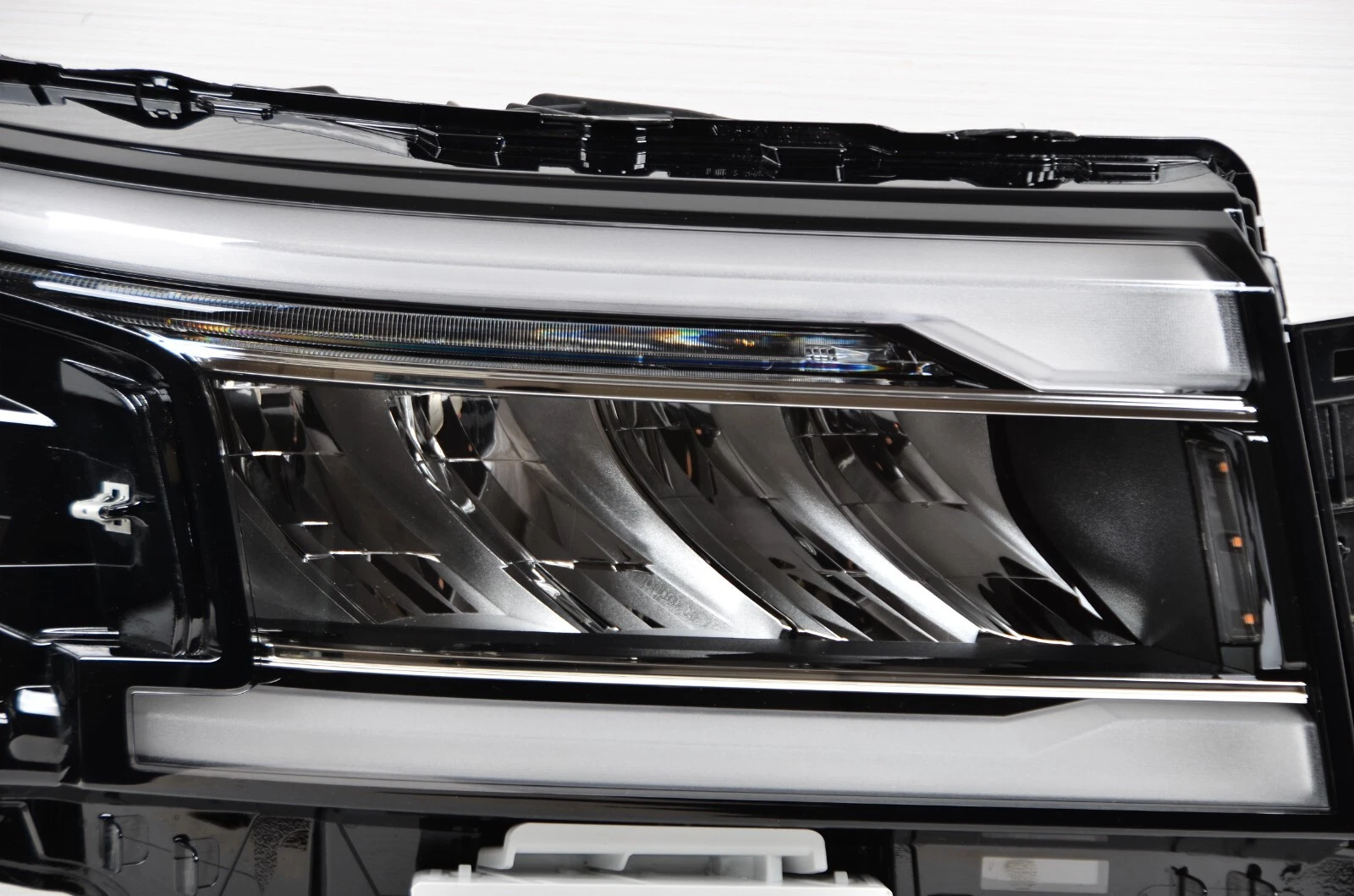 Nissan Frontier 2022-2025 OEM Right Passenger Side Headlight - Image 2