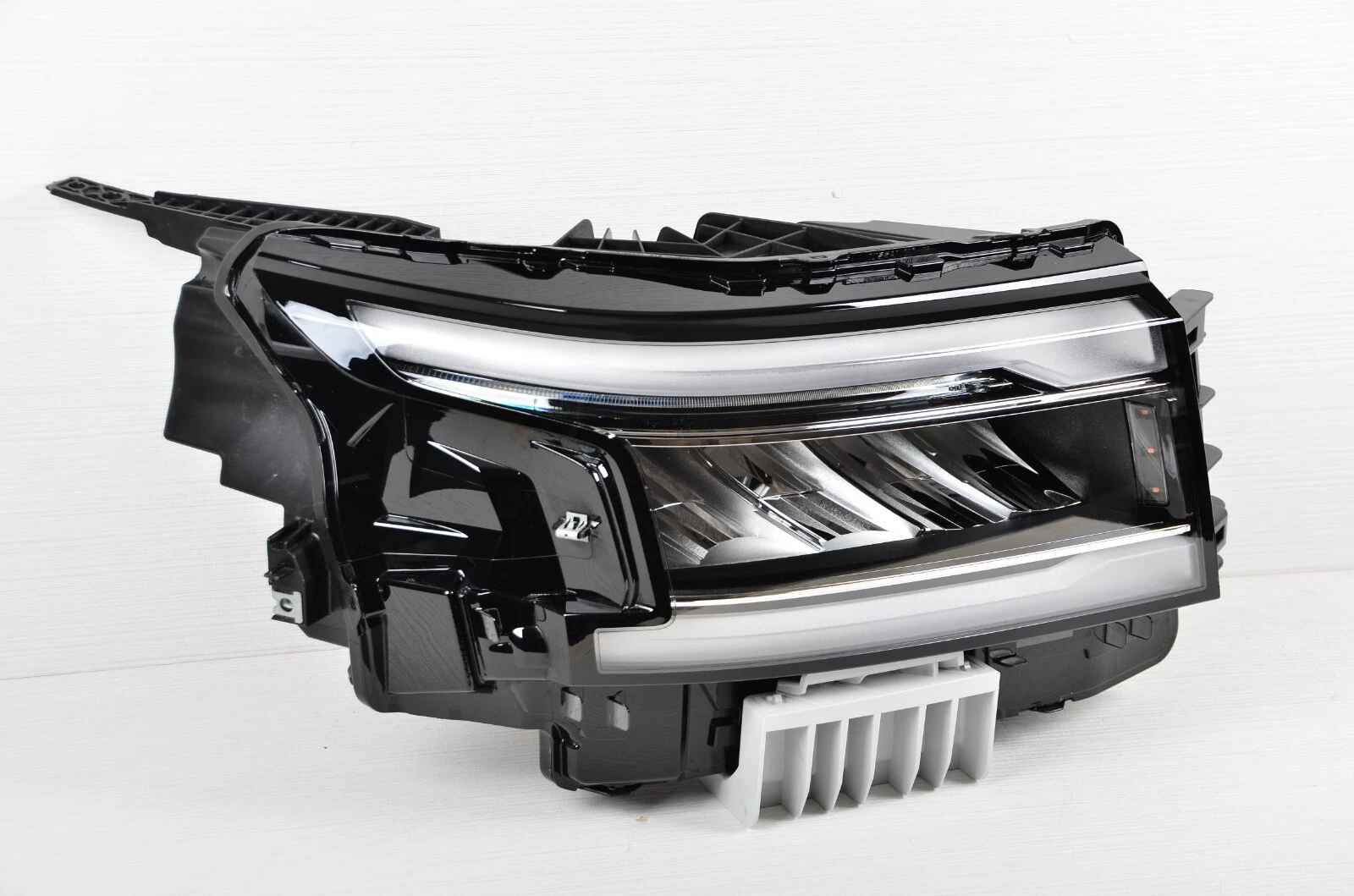 Nissan Frontier 2022-2025 OEM Right Passenger Side Headlight - Image 3